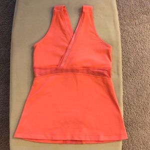 Lululemon top with mesh back & pocket